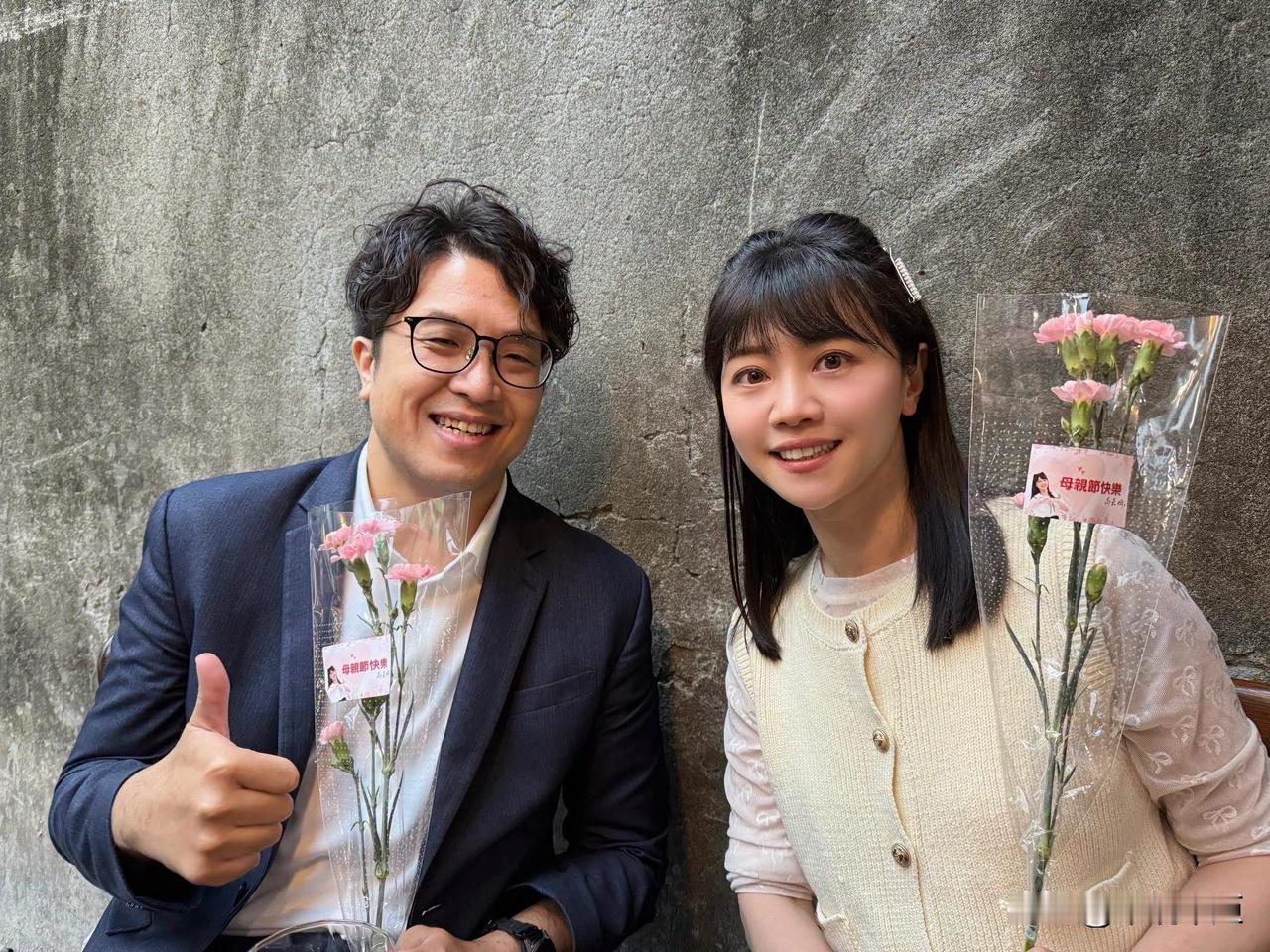 民进党前立委高嘉瑜今（27日）在社媒发文称，前天陪同沈伯洋参加，兴雅福德宫中秋晚