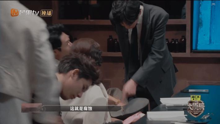 何老师的推理滑铁卢！何炅信了张若昀的鞋本以为是严谨排查，结果成了张若昀的“忽悠