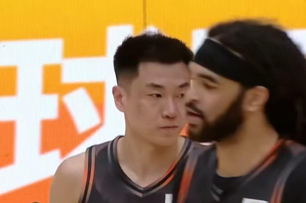 有不少山东球迷觉得高诗岩扛不起球队后场，提议把他交易掉，换来一个靠谱的后卫，人选