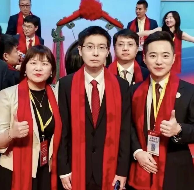 幸亏王兴兴英语不好，否则他哪来的如今千亿的上市身价！也正是因为王兴兴英语不好，我