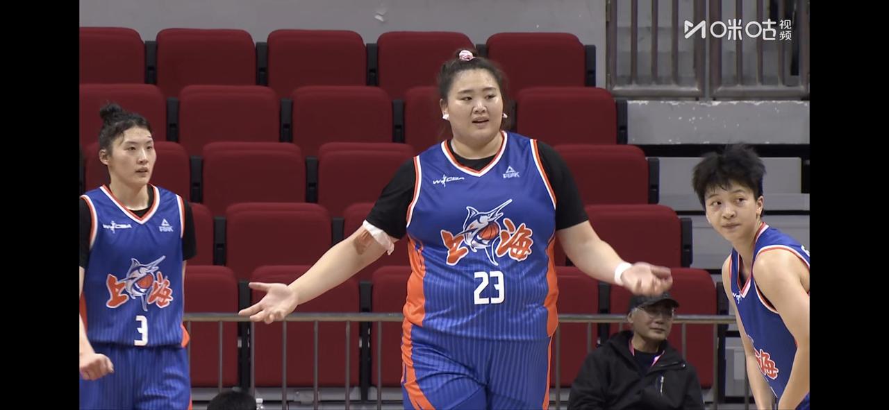 天哪，这比赛看的，就像总决赛一般[捂脸哭][捂脸哭]刘禹彤五犯离场！郑茗末节