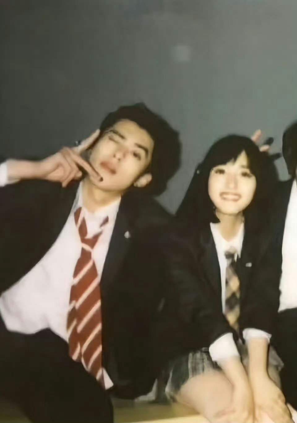 25年惊喜合体！王鹤棣沈月好六再同框，三年前的默契还在～