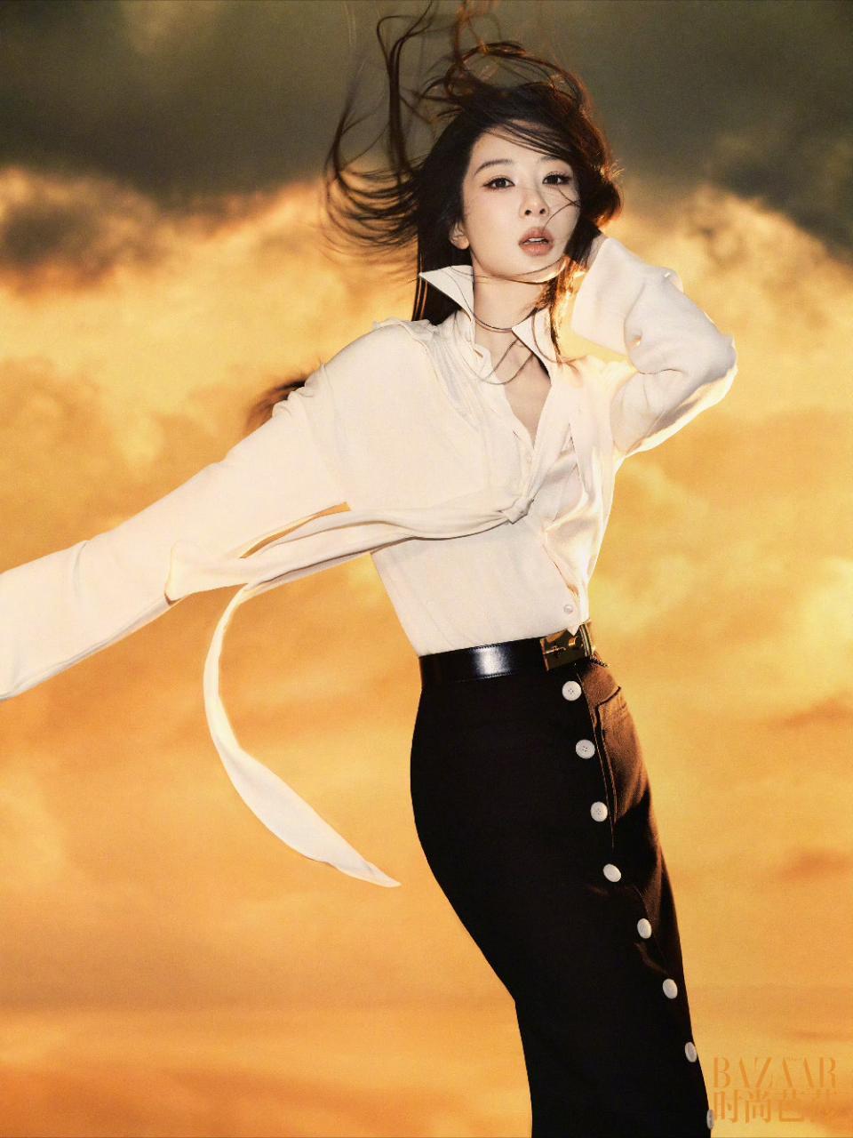 杨紫时尚芭莎大片出炉，杨紫女人味出来了，都市丽人赛道感觉要攻克了，下一部剧听说是