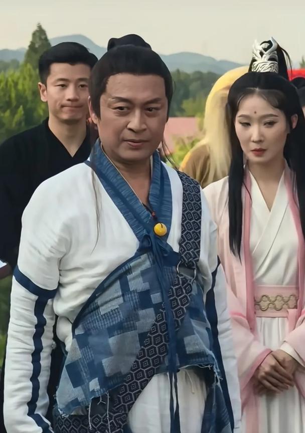 你以为马景涛想这么拼吗？他都63岁了，他也想躺平！可是现实情况不允许，目前查