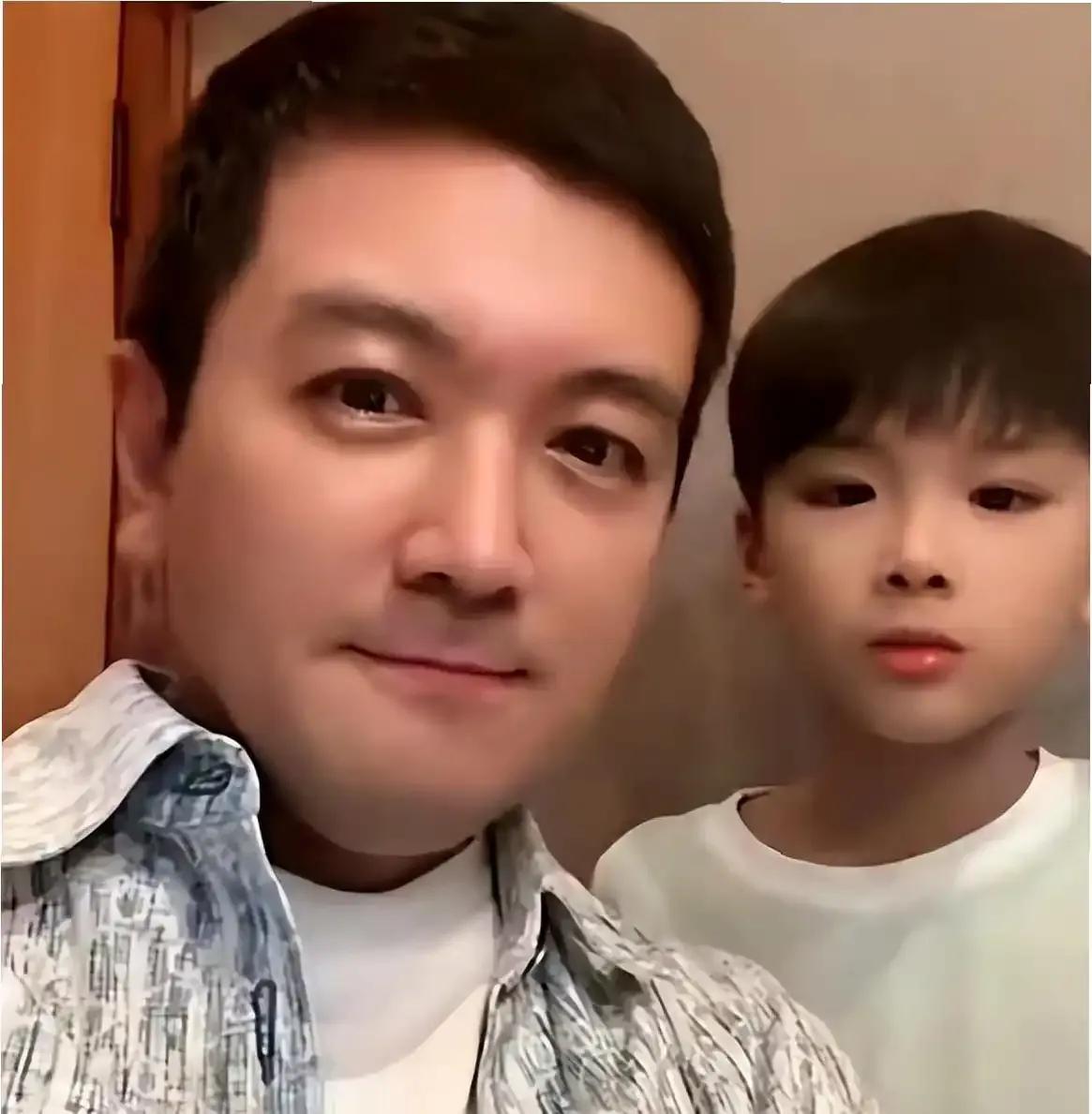 杨子大概也没想到，自己砸了大量资源培养的大儿子杨安迪，最近又给黄圣依挣足了面子。