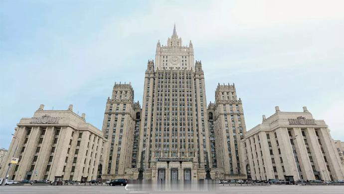 【俄外交部：泽连斯基与德国签署的武器供应新协议是“致命的慷慨”】俄罗斯外交部发言