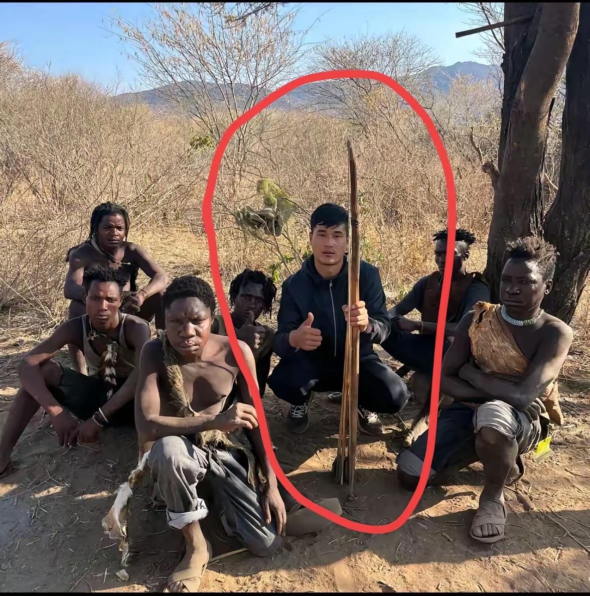 网红曾书记管家婆逃出来了，据他交代，网红非洲洋洋就是绑架者，折磨他六天六夜，抢了