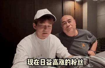 苏醒老歌手的日常和老苏总的退休时光联动了，这父子俩还真是，一唱一和，一模一样[笑