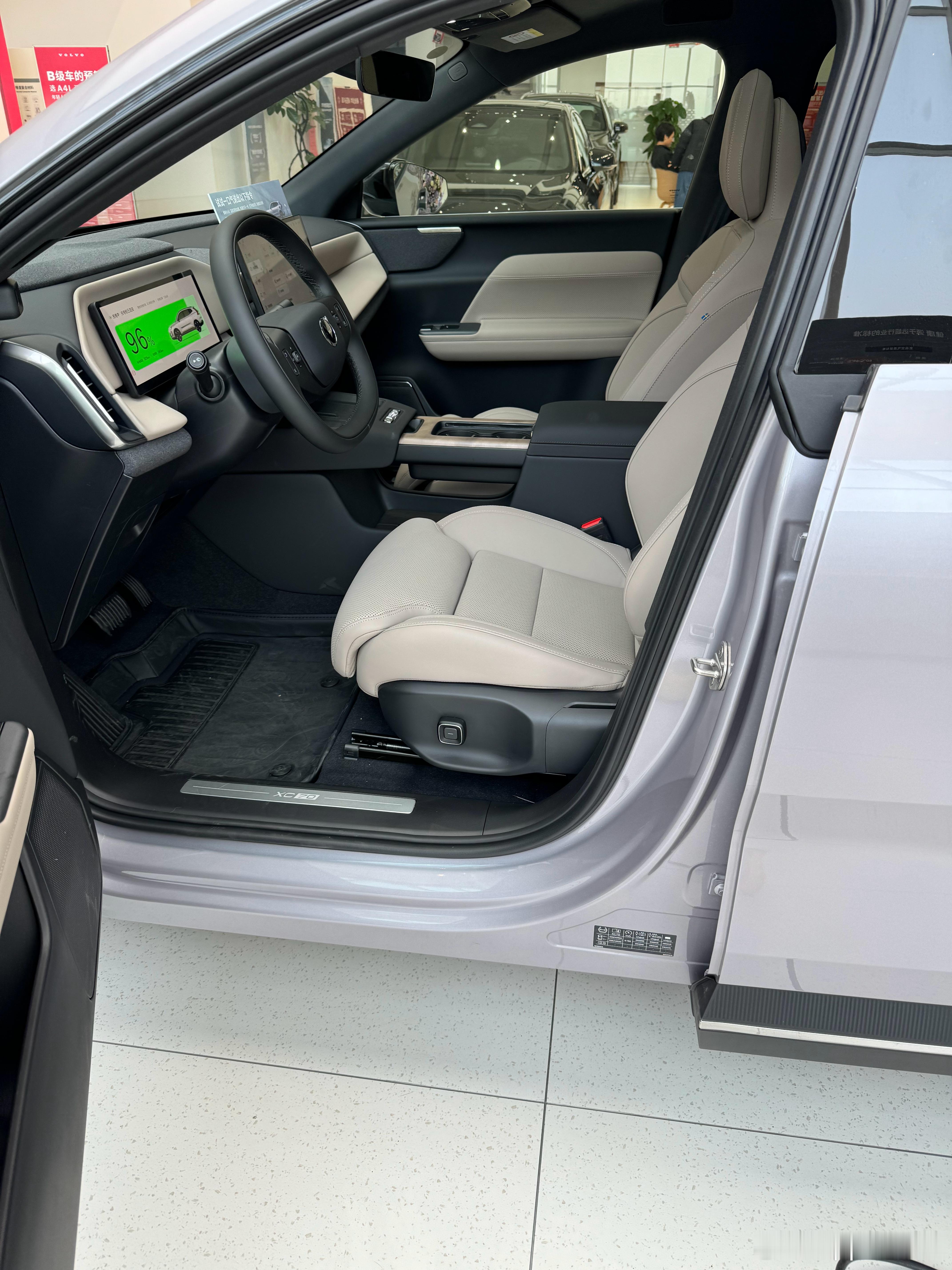 20分钟的介绍这个销售最打动我的一句话，如果是纯电，确实还是特斯拉比我们好。我老