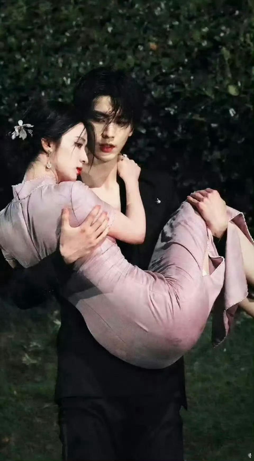 张凌赫王楚然剧还没播先喂上饭了他两我在dy看到好多路透天呐太有感觉了没等来民国