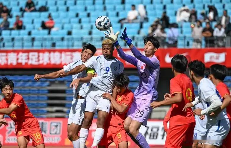中国足球崛起的希望在青训正在球迷们为U17国足拿到世少赛门票高兴之时，北京时间