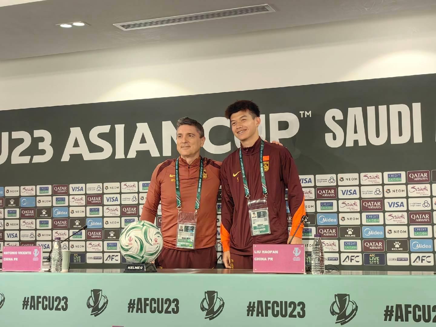 懂球帝记者现场报道，U23国足主帅安东尼奥对阵越南的赛前新闻发布会上表示：“我们