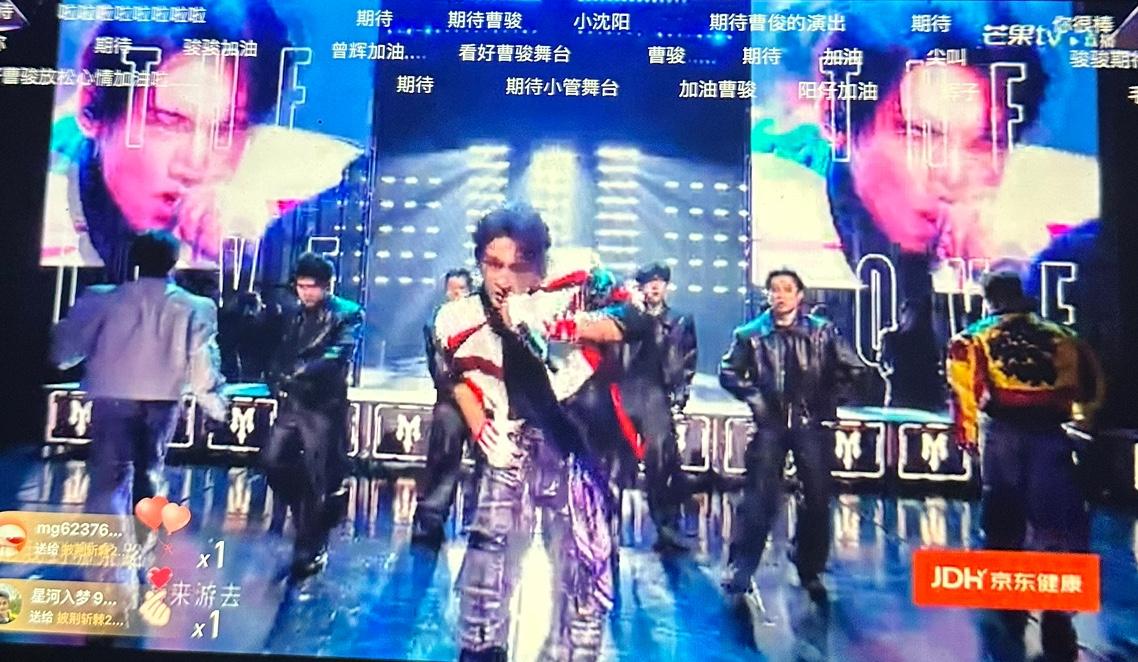 哇，小沈阳组的《爱的主打歌》，直接炸场了。竟然是全场沸腾，掌声和欢呼声几乎没断