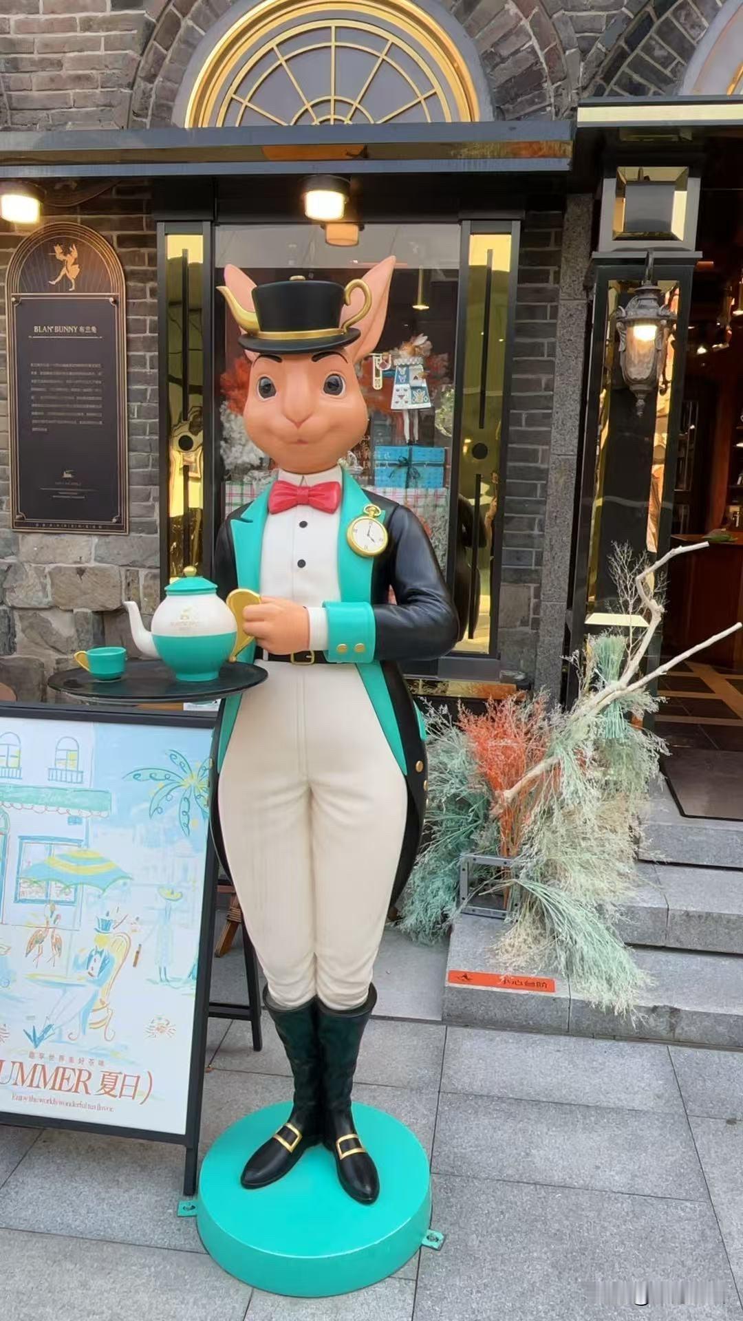 早上刚了杯咖啡，屁股还没挨到椅子，隔壁办公室的张姐就一脸“有要事”的样子凑了过来