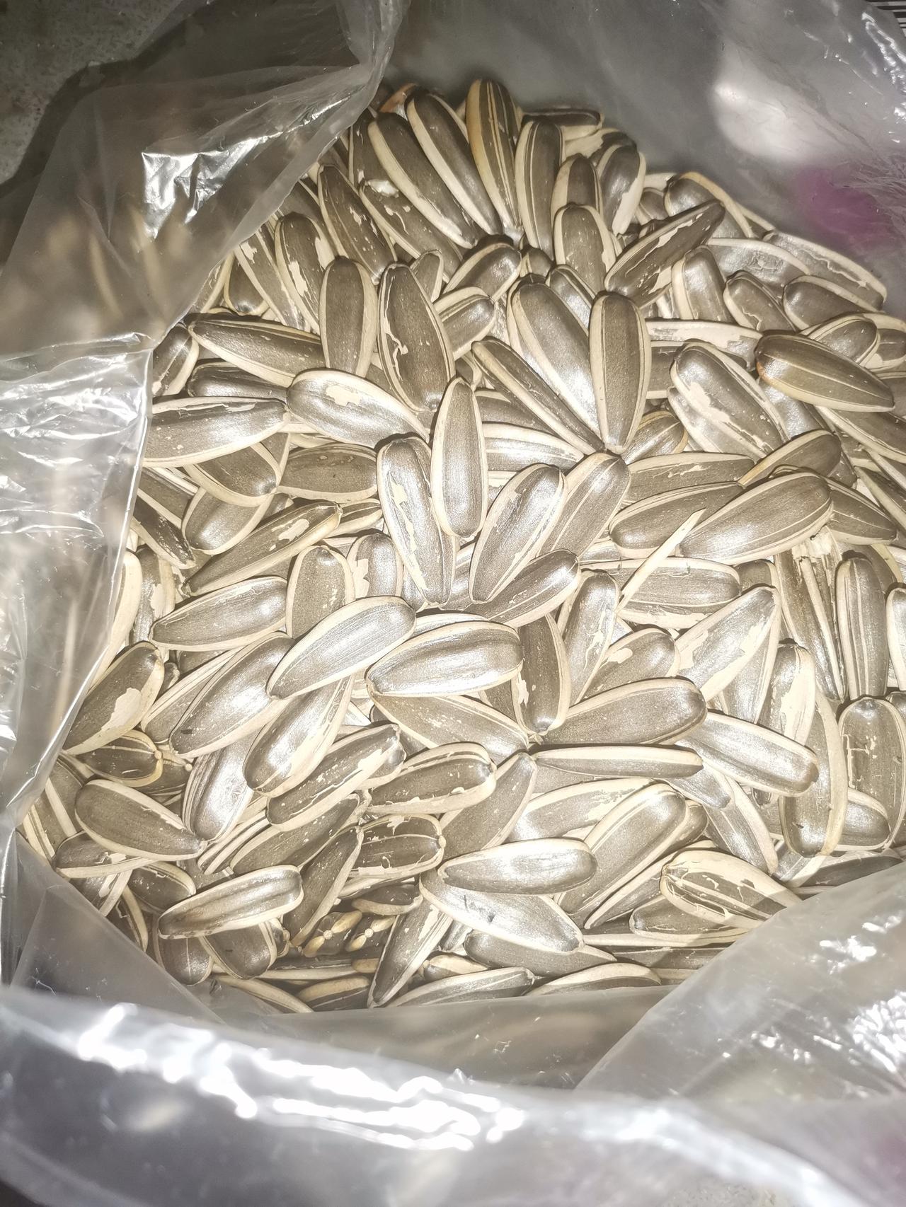 一斤松子200多？今年春节炒货贵到不敢随便抓！今年过年买炒货，真是越买越心