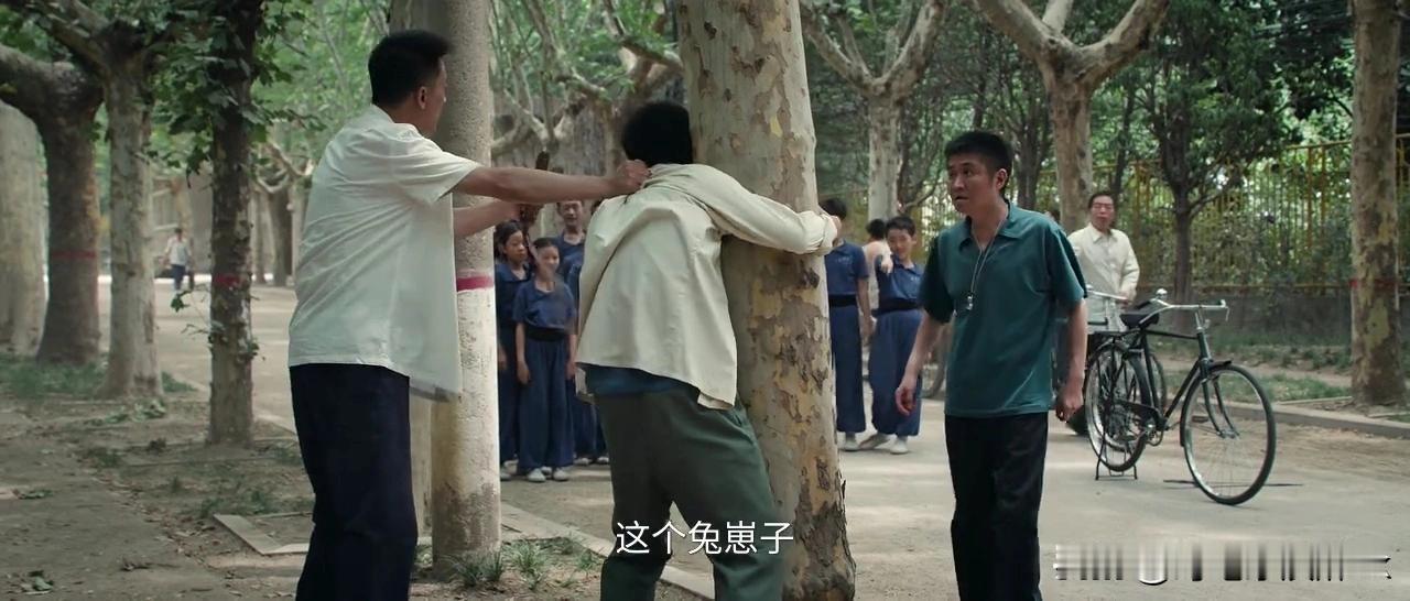 《主角》这一幕好搞笑，为了出去玩一群人追一个人练功是很苦的，有人不想去了，跑