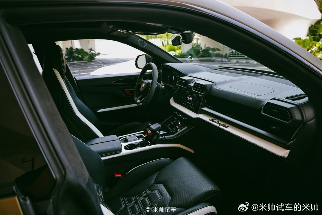 和UrusSE两天的高温激情相处，结论就是：首先ta先是台兰博基尼，其次才是S