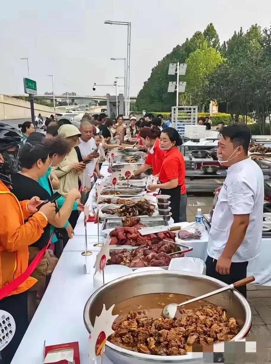 一哄而上的酒店摆摊外卖，不出三个月就会收场！​​​