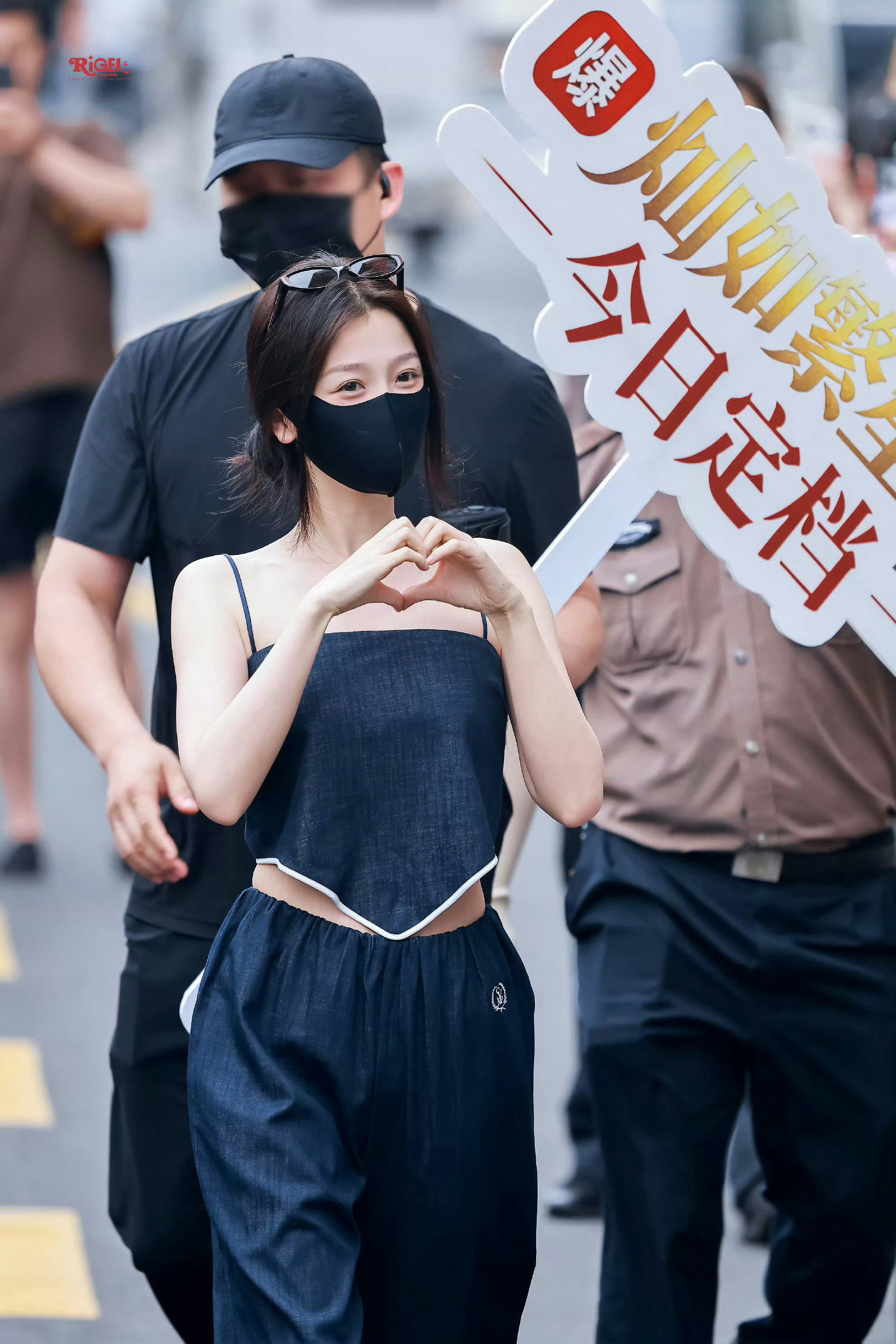 虞书欣好辣的剧宣辣妹出现，全体目光向欣欣看齐虞书欣