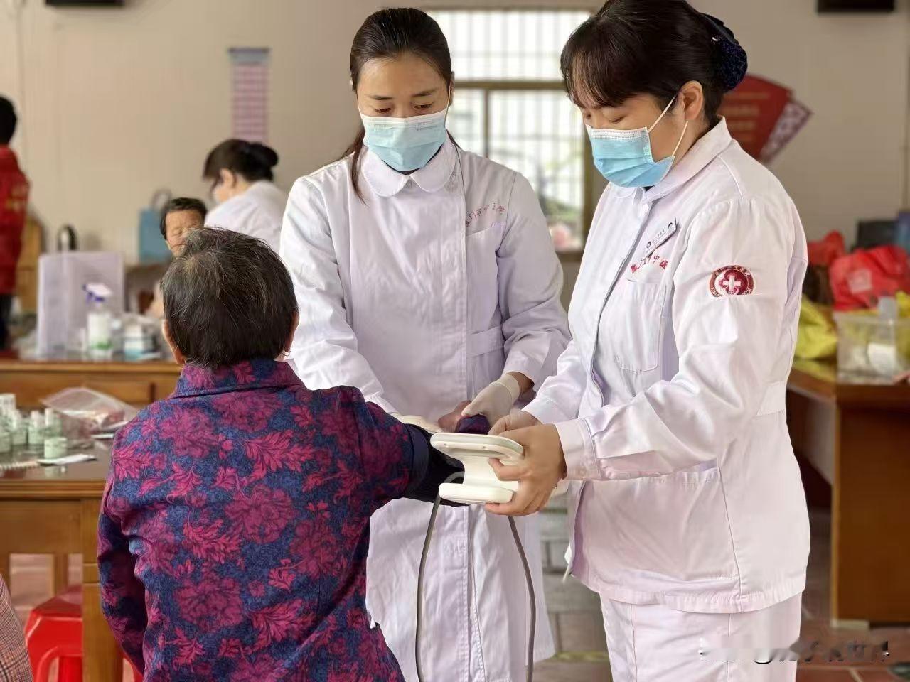 视物模糊和血糖有什么关系？需要警惕糖尿病吗？李阿姨，今年53岁，近