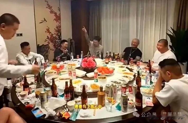 T佑亲历“临沂饭局”3次冲突事件，讲述全程还原巴扎黑被误伤原因。故意对外释放假消