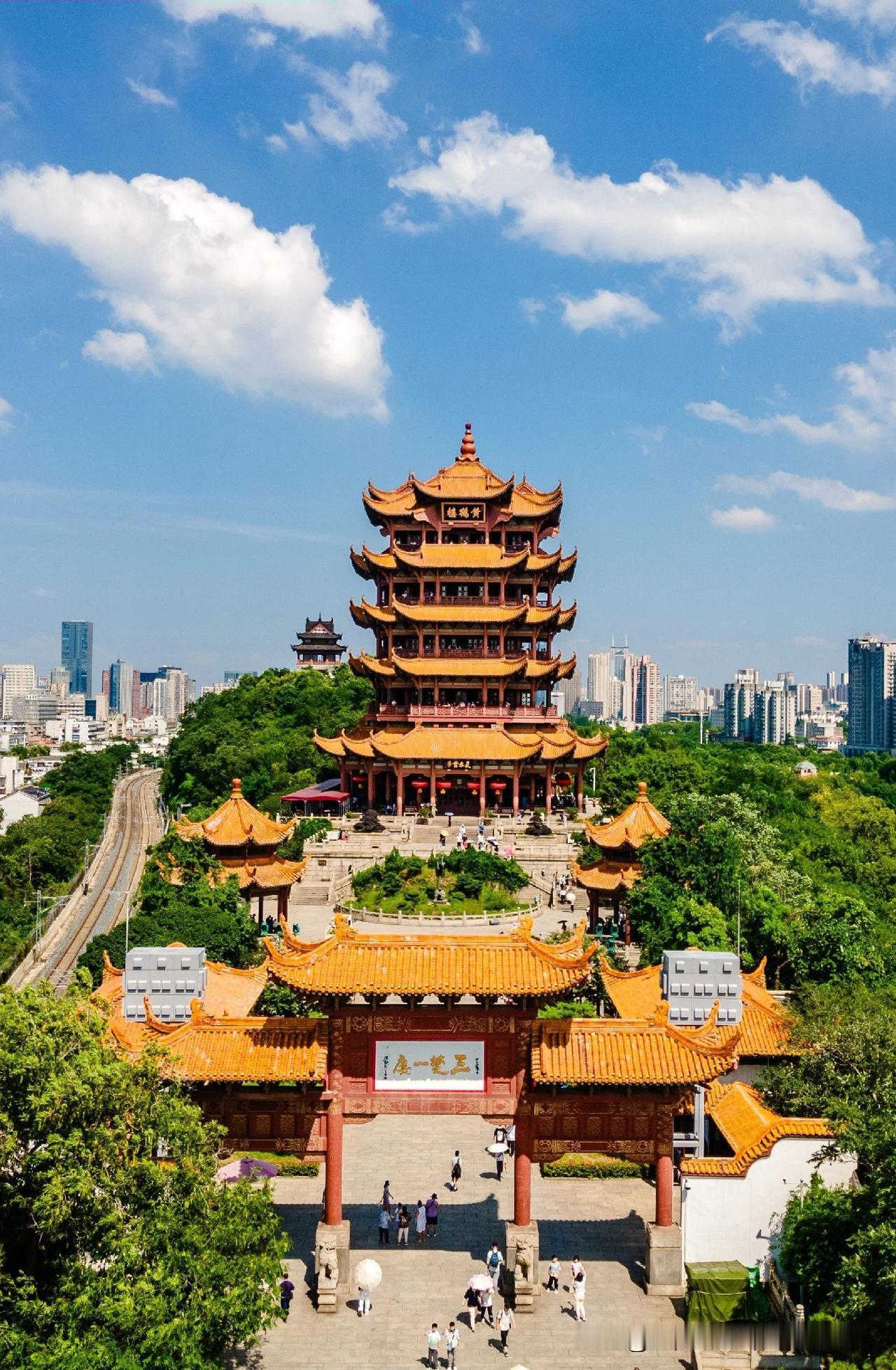 为什么黄鹤楼叫楼，滕王阁叫阁？很多人都搞错了同样是江南名楼，一个叫黄鹤楼，