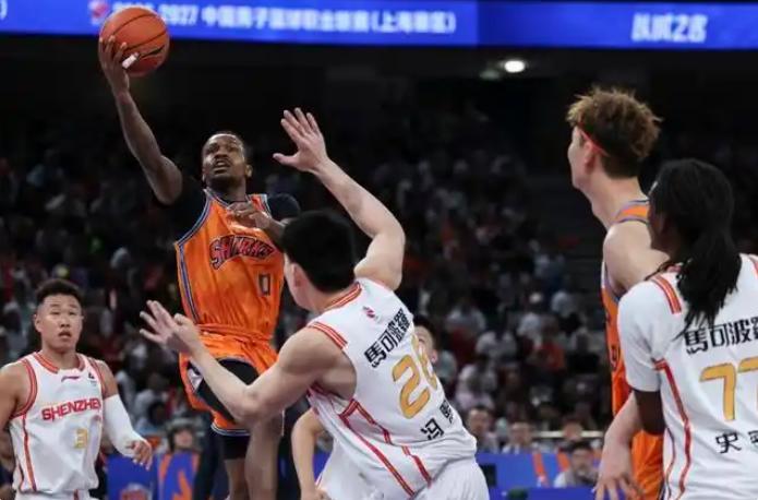 CBA揭幕战上海34分狂胜深圳！前NBA榜眼拉塞尔首秀轰下21+4+5，数据看似