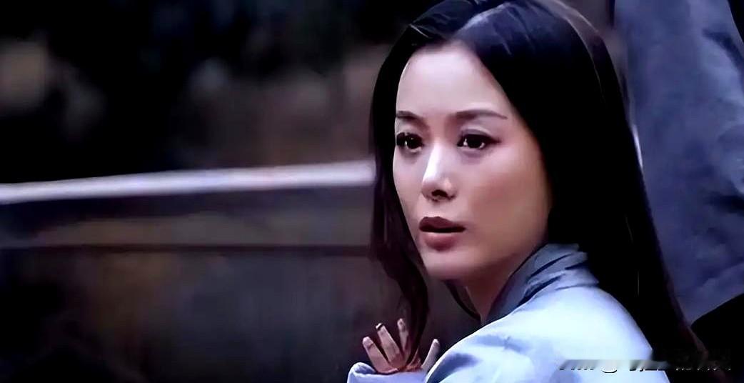 曹操拉住何进儿媳尹夫人手的那一刻，哪管什么师徒名分。建安元年那会儿，汉献帝刚被