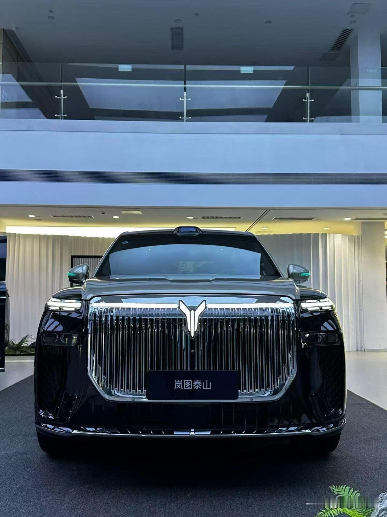岚图的全新旗舰SUV泰山终于要上市了！11月18号正式亮相，网传起售价直接锁定4