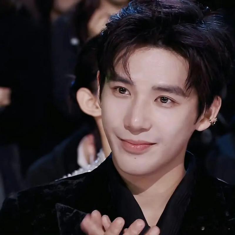 你们发现没？王安宇最狠的地方，不是瘦得快，也不是颜能打，而是他每次瘦