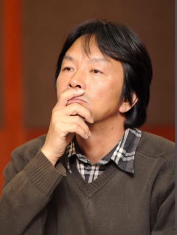 刘震云说过："一个女人与人出轨，通奸之前，总有一句话打动了她。这句话到底是什么，
