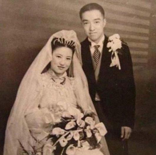 1945年，一个“汉奸”带着10亿法币、100多根金条投奔新四军，陈毅、张云逸当
