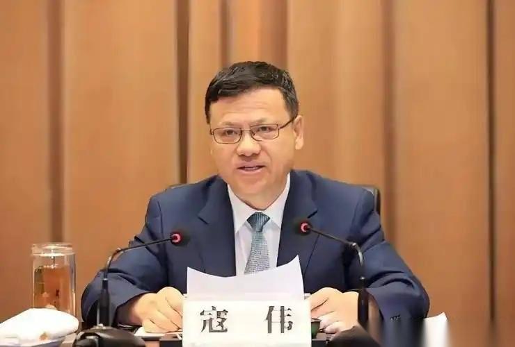 寇伟是个啥样的人？中国电力系统最高级别的领导，执掌中国央企大哥大，中国全部企业