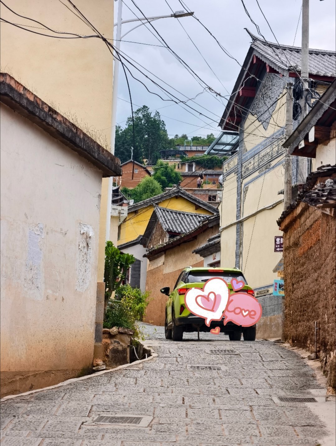 牛逛过的800个村华龙象龙额村，沿着山坡而建，最高处离下面稻田大概100米落差