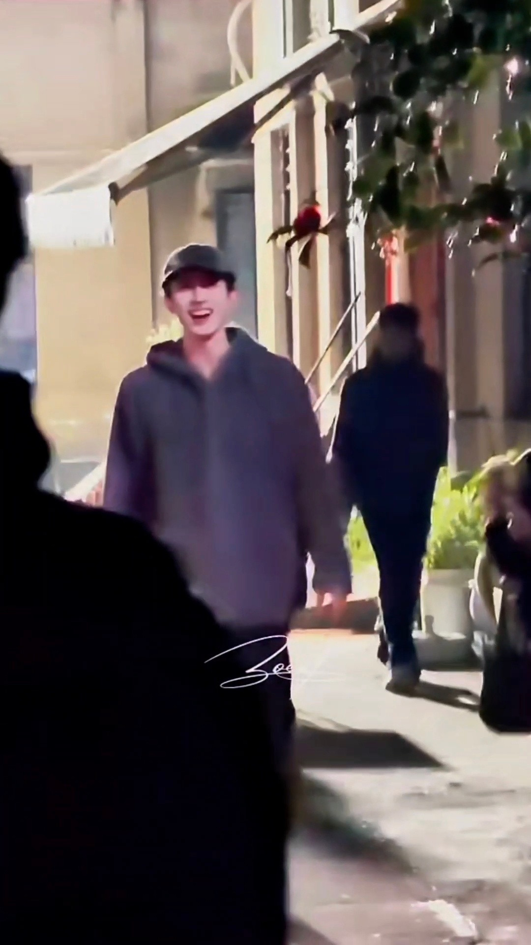 老敖子杀青就这样“哈哈哈哈哈”敖瑞鹏杀青发自内心的笑