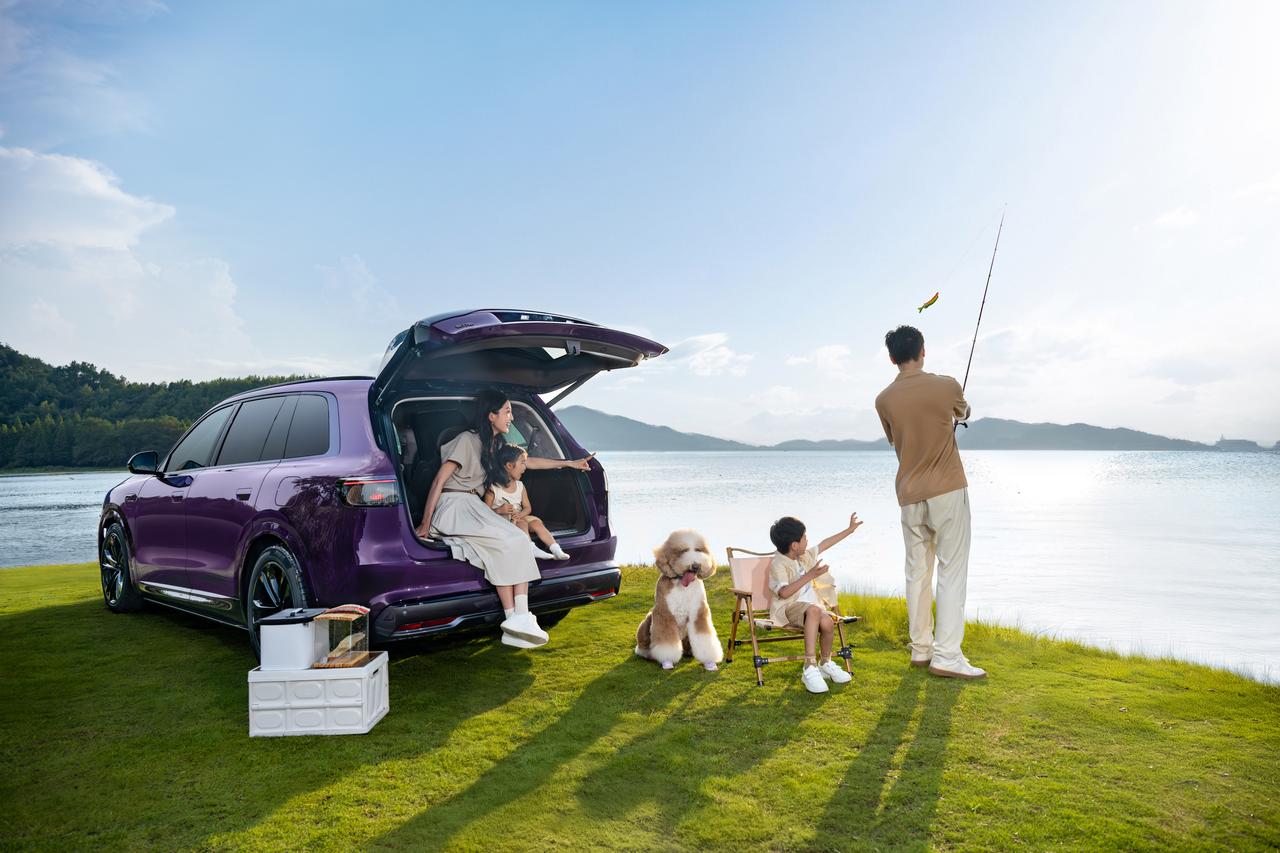 用户选择见证变革，为何高知家庭更青睐问界M8？财新网最新报告揭示了一组值得深思