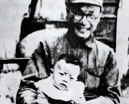 1945年深夜，一男子爬进了延安保育院的窑洞。突然，他拿出锋利的匕首，残忍地在刘