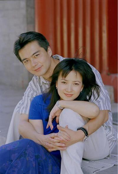 何晴曾经在一次访谈中说，当她和许亚军的孩子出生后，为了让孩子健康成长，她带着孩子