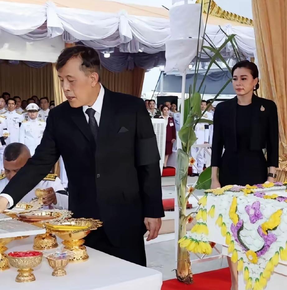 帕公主走了，泰王也老了！70+的国王玛哈，打从女儿走了后，他一下子就老了，也憔