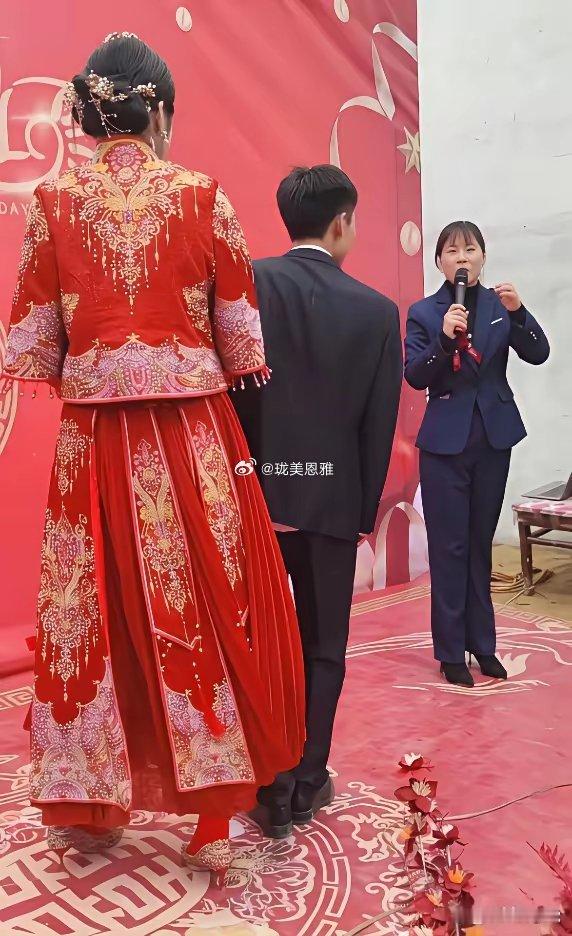 新郎身高不足1米7，却娶个新娘1米9网友却调侃：以后够他受的！​​​