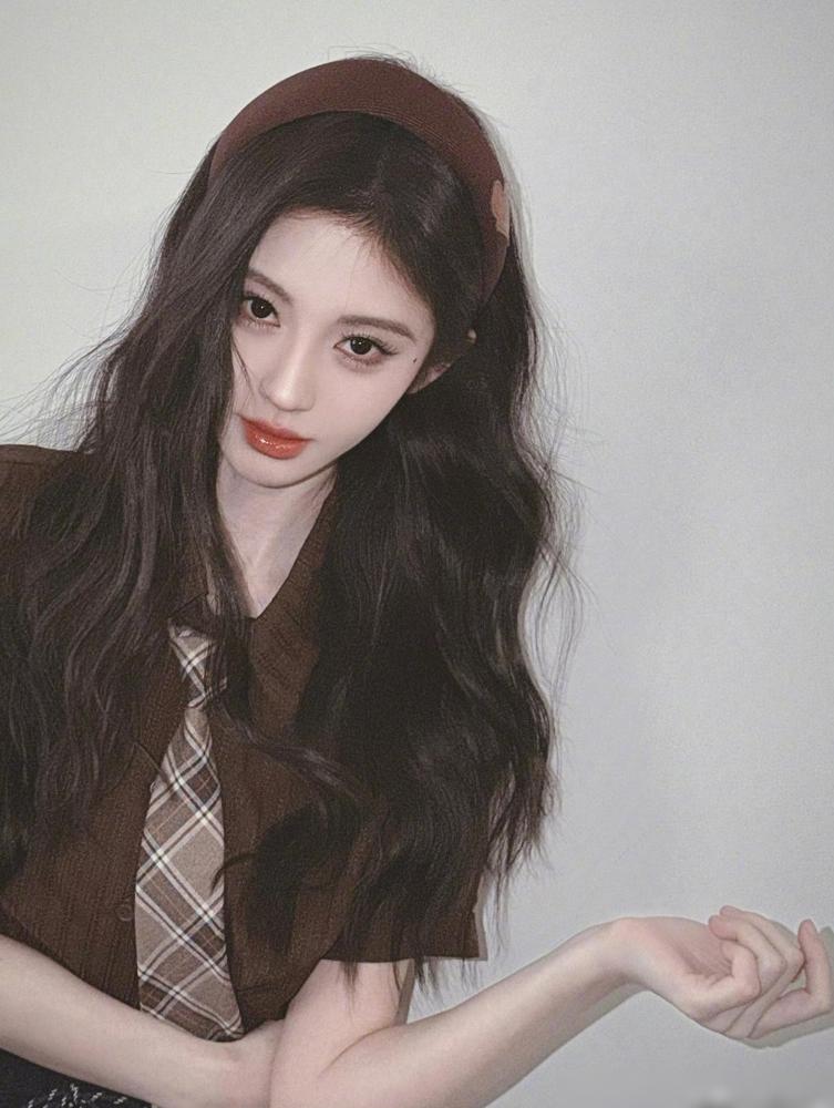 二审材料里，丝芭把鞠婧祎十年来的睫毛嫁接、韩国声乐课、生日会气球颜色都算进370