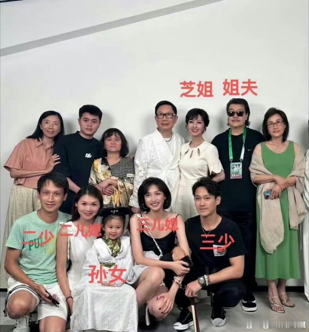 这么大一家子人，难怪了，这个年纪还这么拼