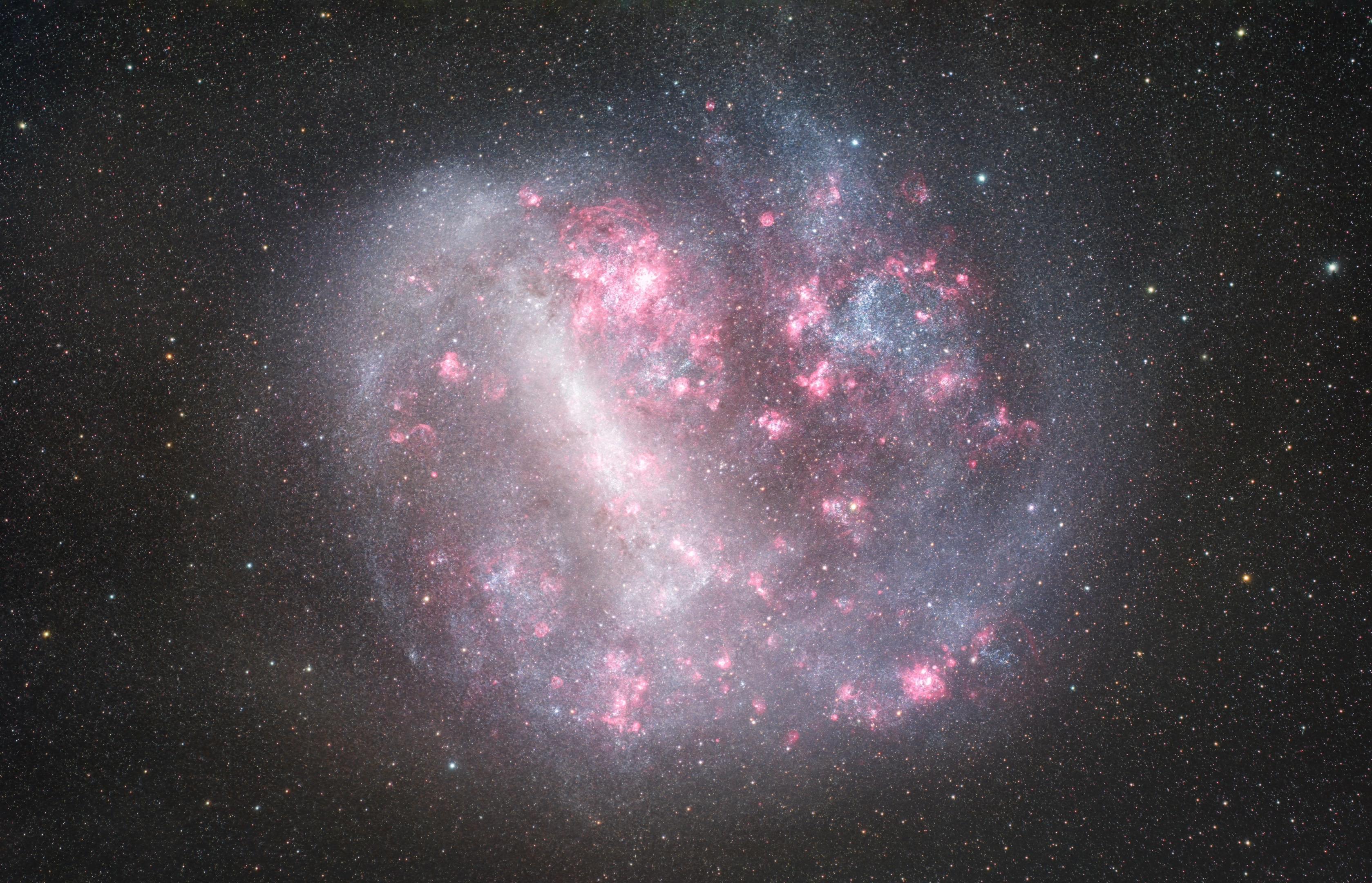 耗时27小时,百微镜头下的大麦哲伦星系。老蛙百微的第二张成品——大麦哲...