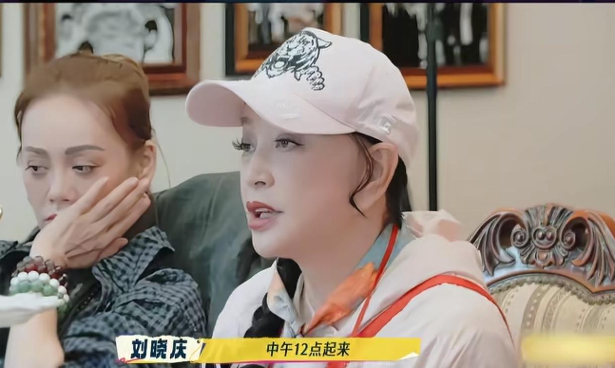 70岁刘晓庆的作息，让中医养生圈彻底沉默了。凌晨6点入睡，中午12点起床。昼