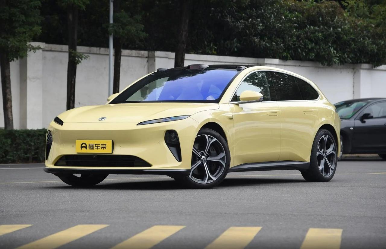 朋友问我：“15万左右想买台电车，二手ET5T值不值得冲？”说实话，这车确实香—