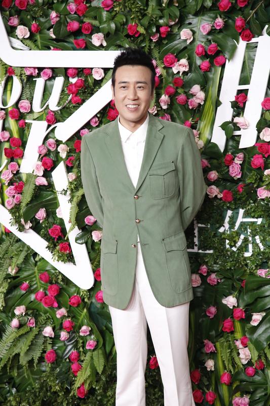 这下好了不仅娱乐圈都知道了就连全国人民也都知道了,真没见过于和伟这么傻的人!