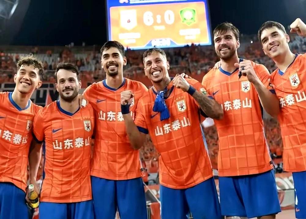 247天，他拿命换回来右膝韧带全断那刻，泽卡以为生涯完了。俱乐部直接送他去