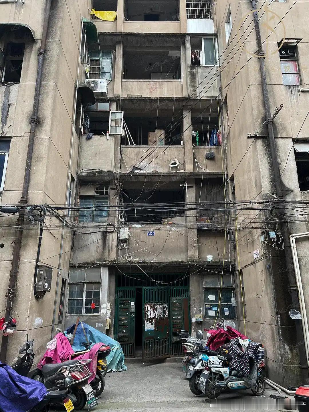 产能大，存量多，人口下降，政策保守，这4点，是当前房价上涨的不利因素。而过去一年