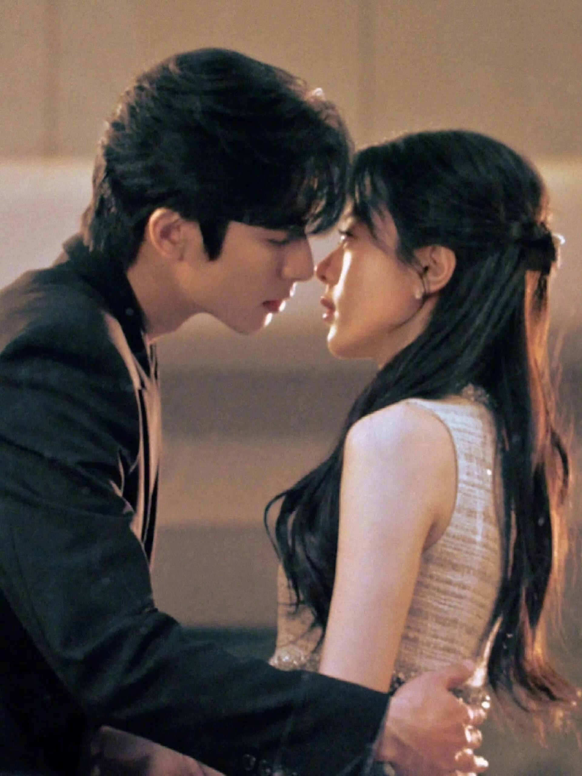 林屿森陪聂曦光重读三体从《乡村教师》顺到《三体》，聂曦光一句话，林屿森直接把“