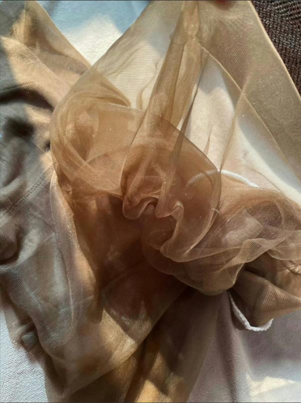 女性如何穿搭更有气质?合适的鞋子很关键，高跟鞋能增加气场。